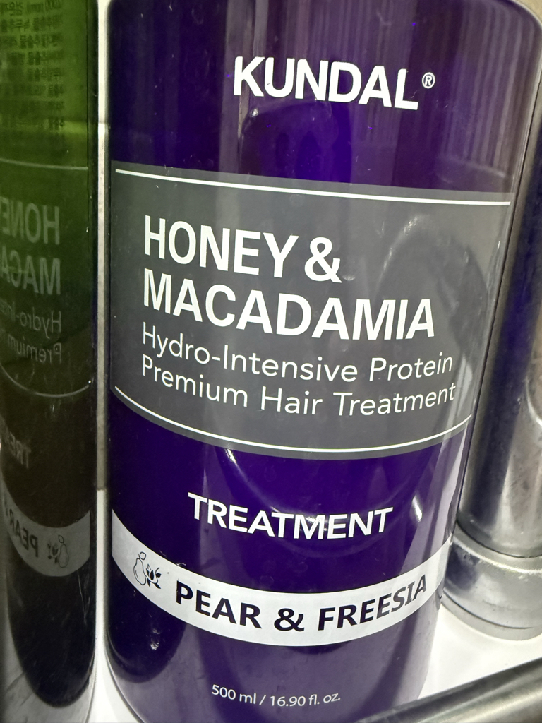 Real user review photo of Honey & Macadamia Protein Hair Treatment Baby Powder [Baby Powder]