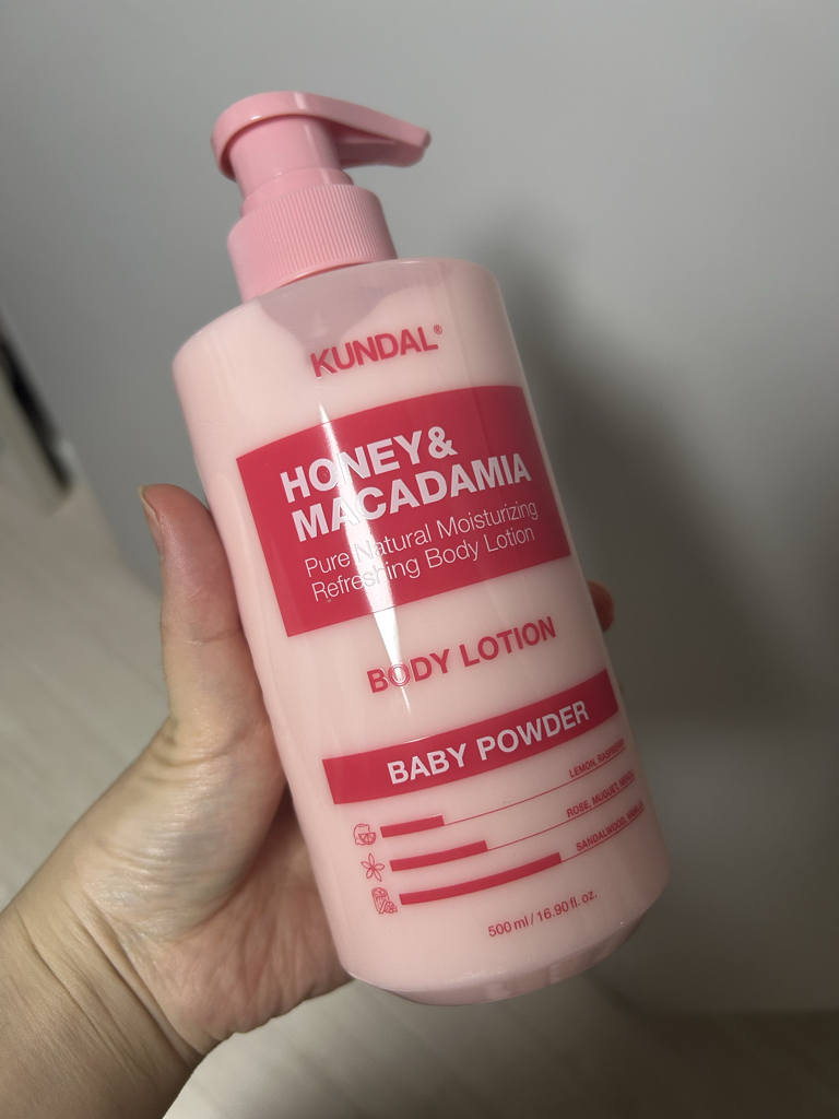 쿤달 (KUNDAL) 허니 앤 마카다미아 퓨어 바디로션 [베이비파우더] review image