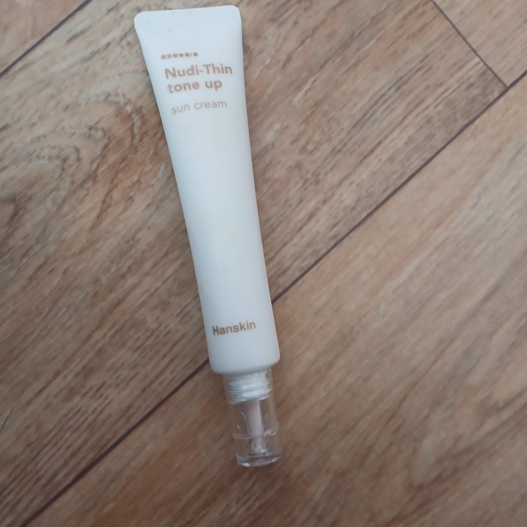 한스킨 (Hanskin) 누디씬 톤업 선크림 [SPF50+/PA++++] review image