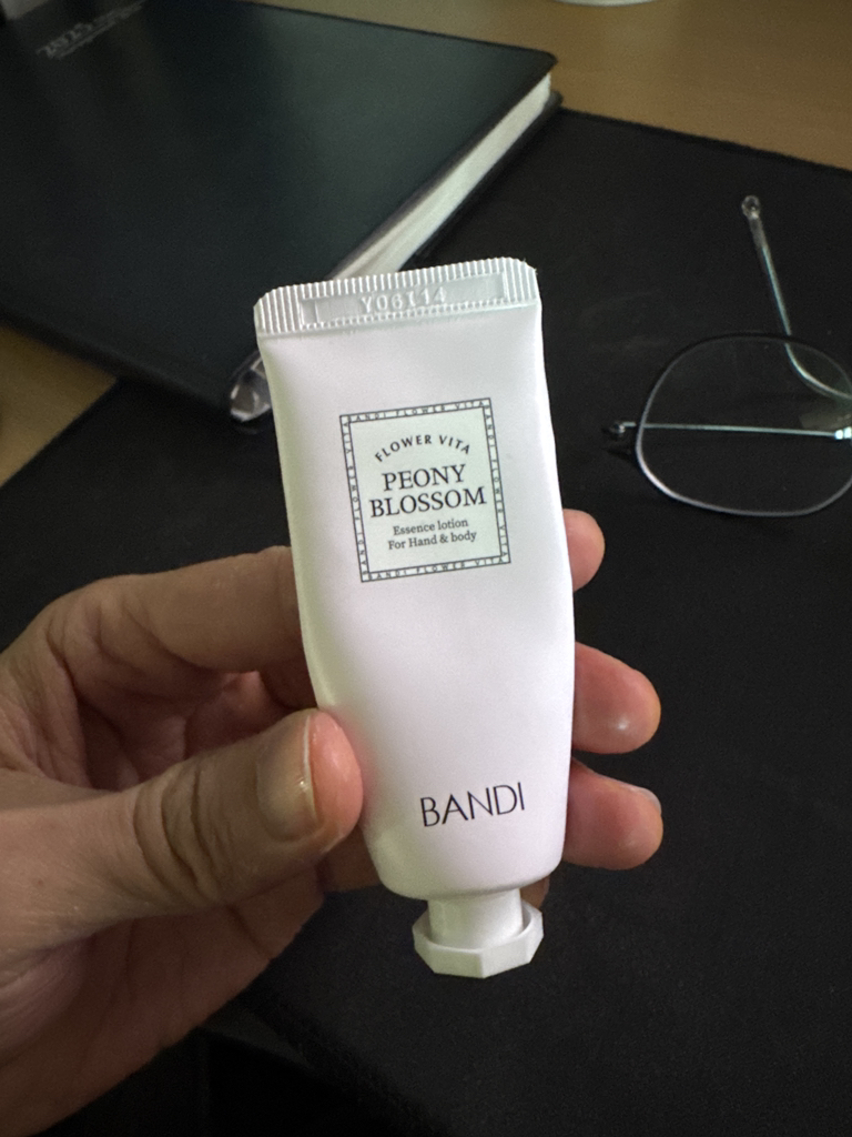반디 (BANDI) 플라워 비타 에센스 로션 [피오니블라썸] review image
