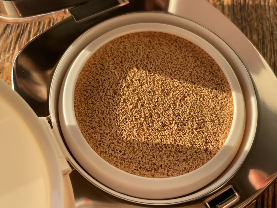 光感提拉粉底液 [SPF20/PA+++] [粉瓷色］的真实用户使用照片