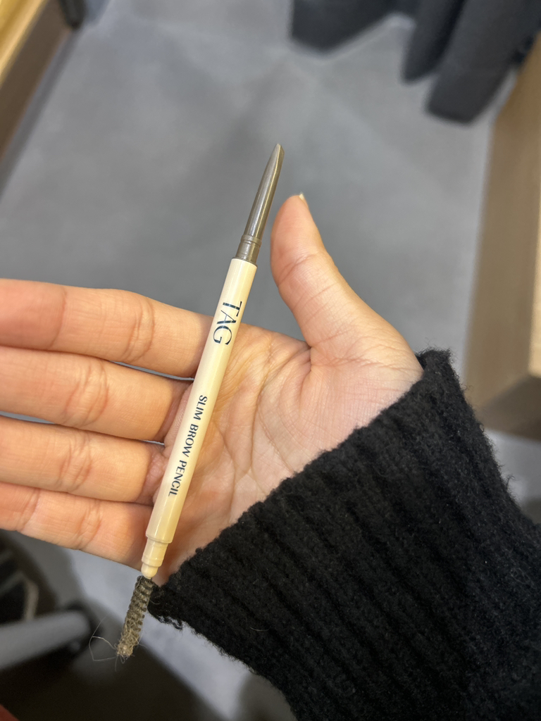 超细眉笔 [1 号深棕色] (1 英镑)的真实用户使用照片