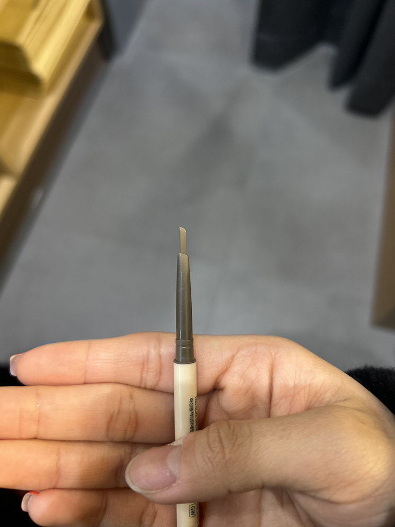 超细眉笔 [1 号深棕色] (1 英镑)的真实用户使用照片