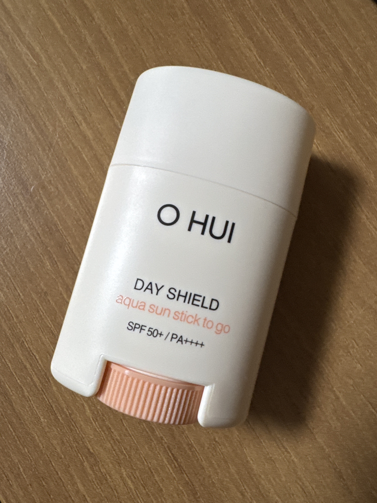 오휘 (OHUI) 데이쉴드 아쿠아 선스틱 투 고 [SPF50+/PA++++] review image