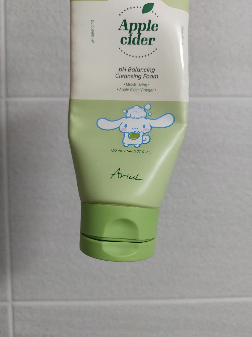 Ariul Apple cider pH Balancing Cleansing Foam review image