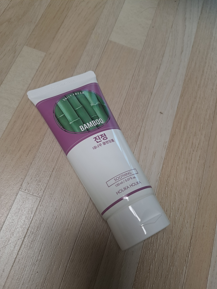 홀리카홀리카 (HOLIKAHOLIKA) 데일리 프레시 클렌징 폼 [진정대나무] review image
