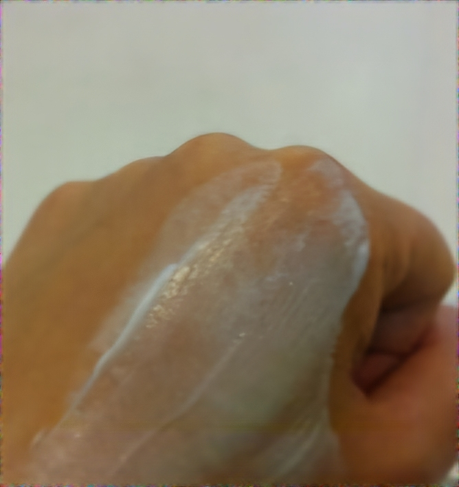玻尿酸保湿霜的真实用户使用照片