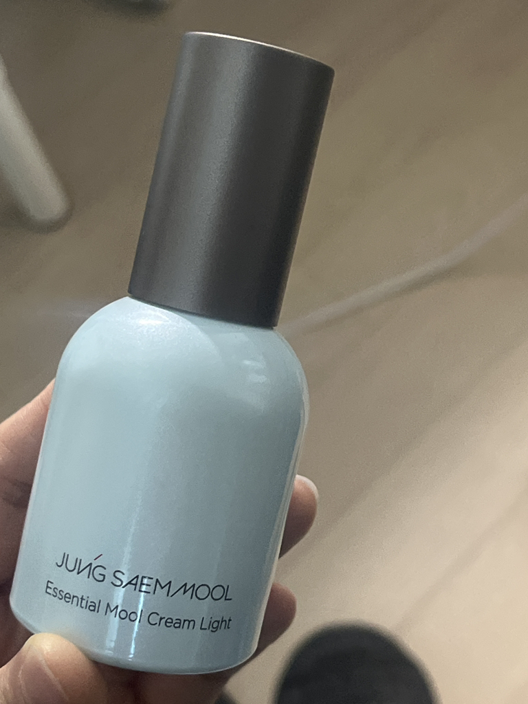 Real user review photo of Essential Mool Cream Light