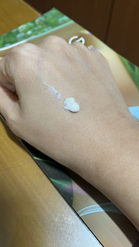 론지 (Lon.G) 자신감 부스팅 선크림 [SPF50+/PA++++] review image