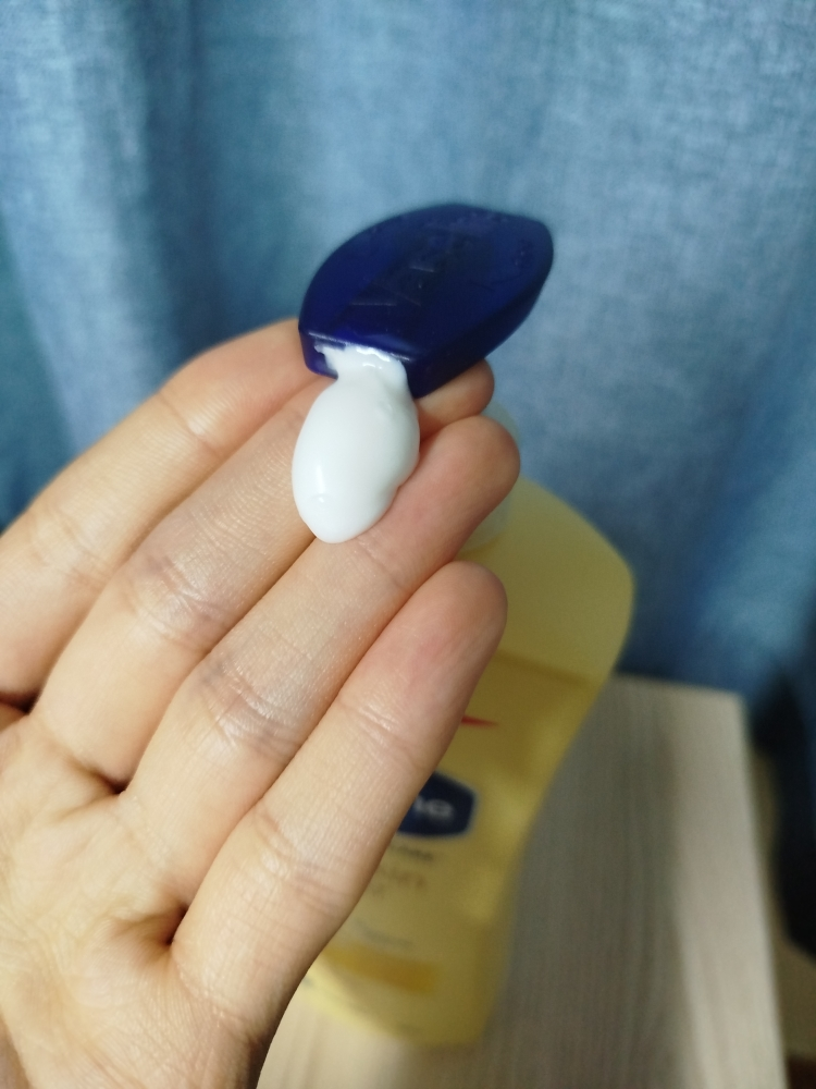 바세린 (Vaseline) (유니레버) 인텐시브 케어 로션 [드라이스킨리페어] review image