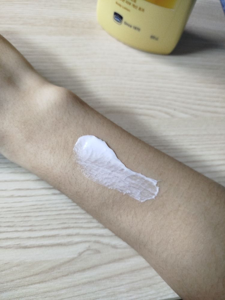 바세린 (Vaseline) (유니레버) 인텐시브 케어 로션 [드라이스킨리페어] review image