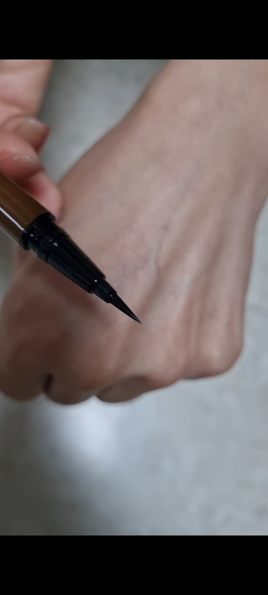 머지 (MERZY) 더 퍼스트 펜 아이라이너 [P3 커피번] review image