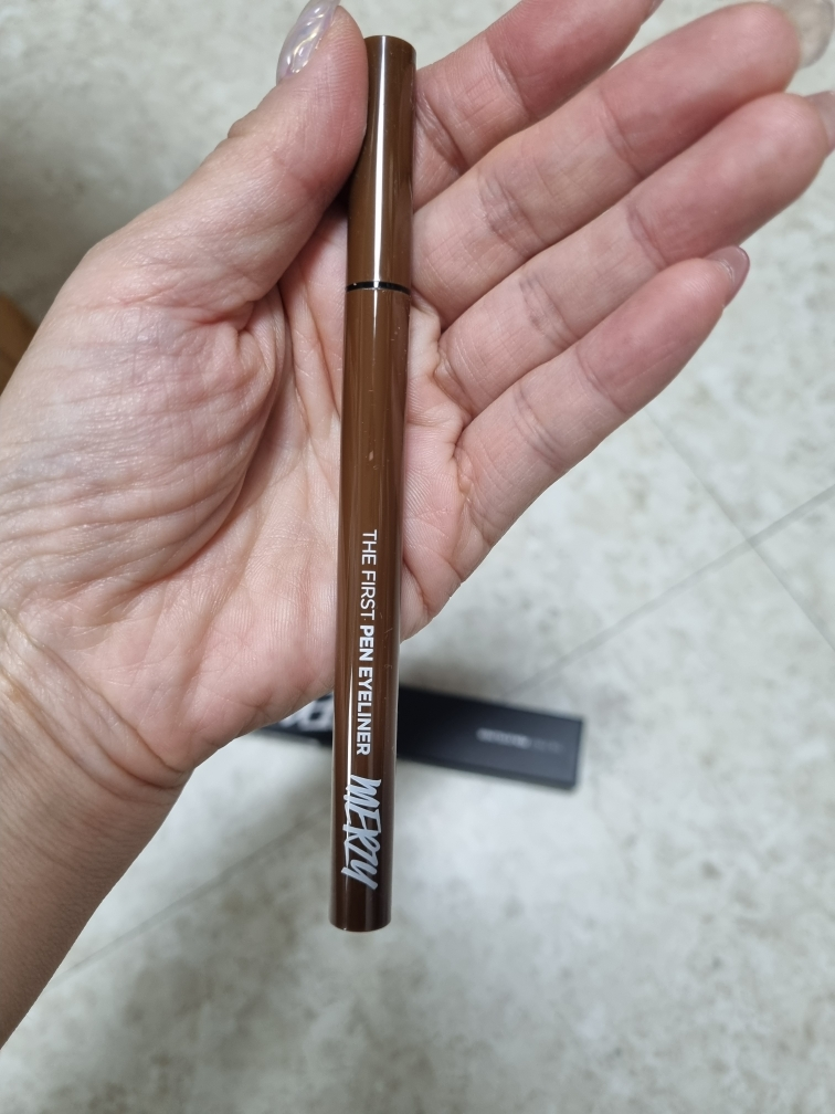 머지 (MERZY) 더 퍼스트 펜 아이라이너 [P3 커피번] review image