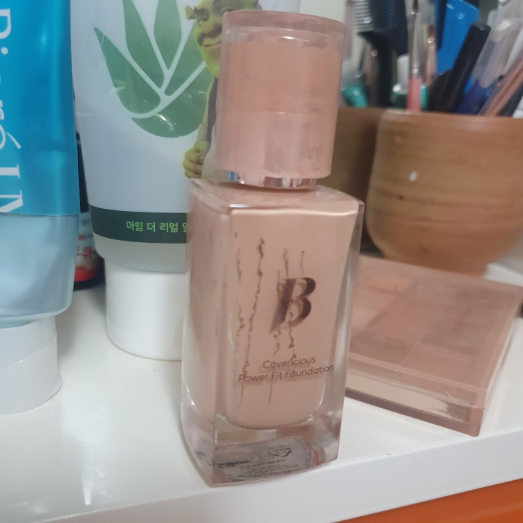 覆盖力强大的持久粉底液 [SPF45/PA++] [23 中度]的真实用户使用照片