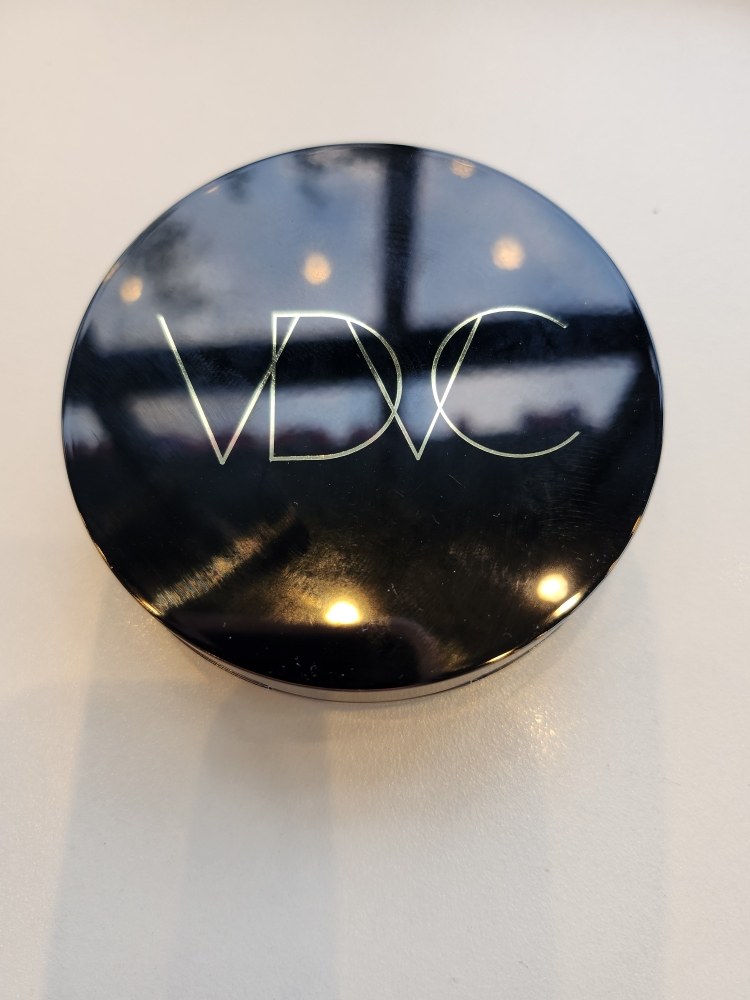 비디비치 (VIDIVICI) 롱웨어 스킨 핏 쿠션 [SPF50+/PA++++] [10호 라이트] review image
