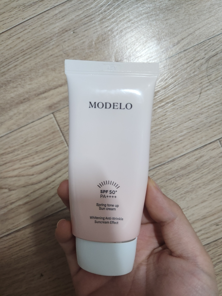 MODELO Spring tone up Sun cream [SPF50+/PA++++] review image