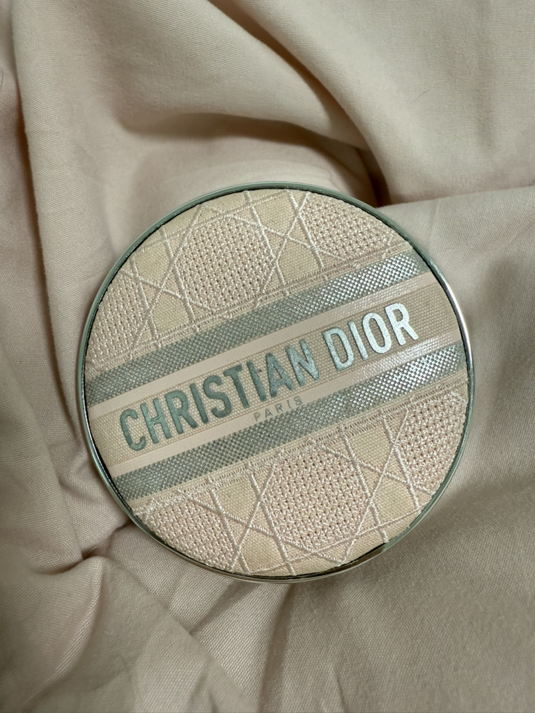 Dior Forever Cushion Cannage [SPF50+/PA+++] [0.5N Glow] review image