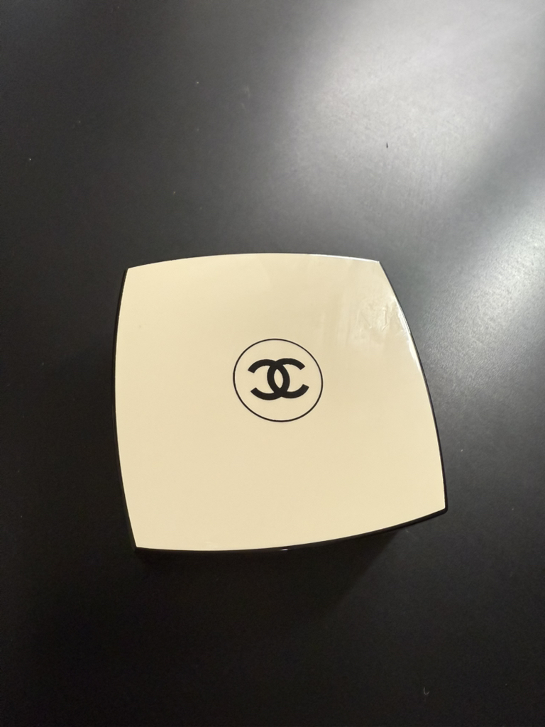 CHANEL Les Beiges Healthy Glow Gel Touch Cushion Foundation [SPF40/PA+++] [B10] review image
