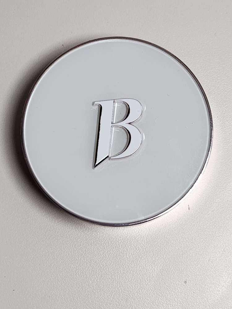 Real user review photo of Covericious Ultimate White Cushion Moisture [SPF50+/PA+++] [21 Ivory]