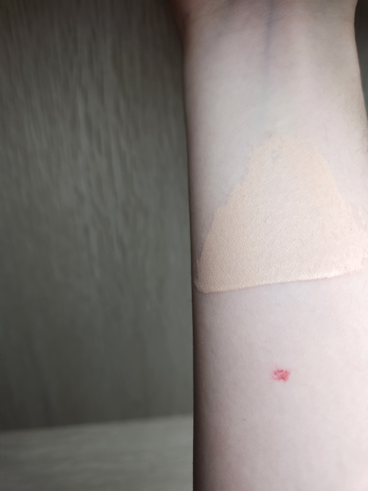 INNISFREE (悦诗风吟) 轻盈遮瑕粉底液 [SPF20/PA++] [21N 香草] common.review image