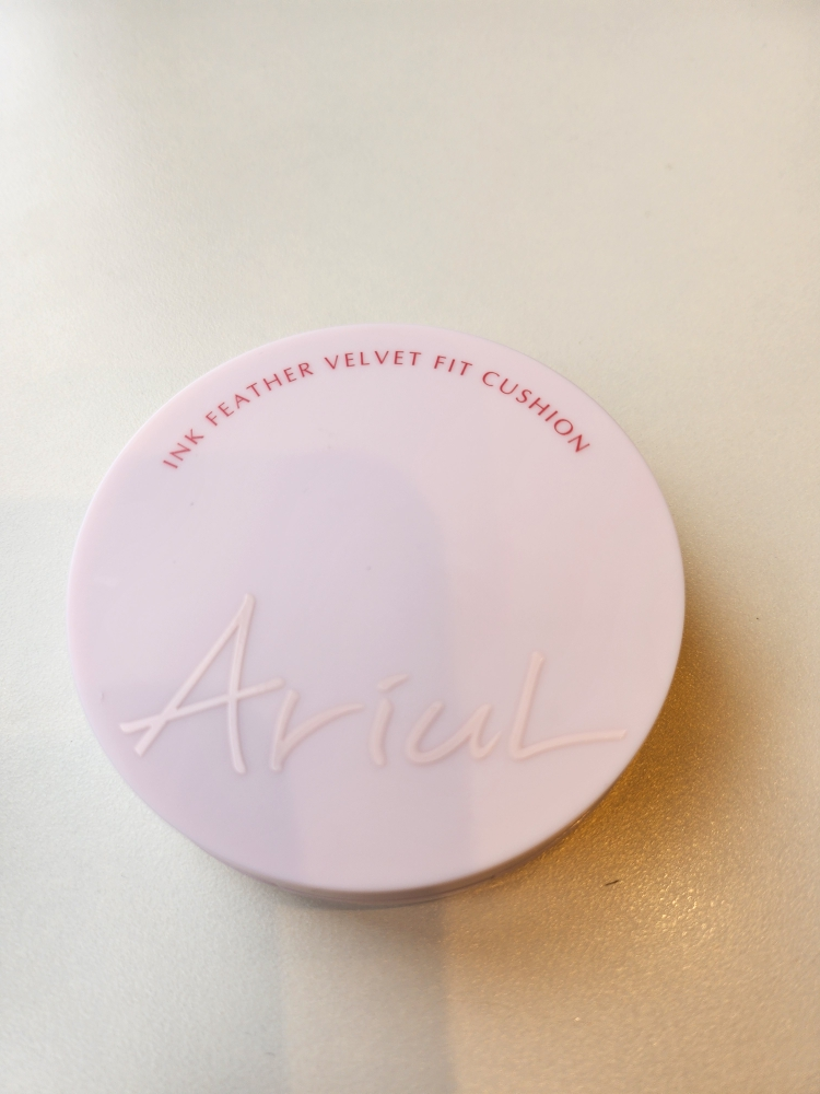 아리얼 (Ariul) 잉크 피더 벨벳 핏 쿠션 [SPF50+/PA++++] [1호 바닐라] review image
