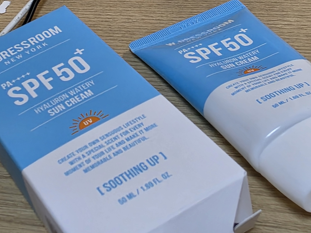 더블유드레스룸 (W.DRESSROOM) 히알루론 워터리 선크림 [SPF50+/PA++++] review image