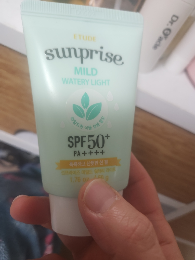 에뛰드 (ETUDE) 선프라이즈 마일드 워터리 라이트 [SPF50+/PA++++] review image