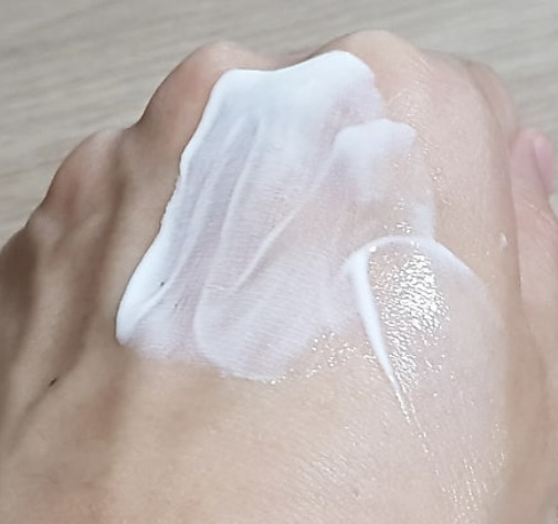라띠어리 (LaTheorie) 선스크린 프로텍션 팩터 [SPF50+/PA++++] review image
