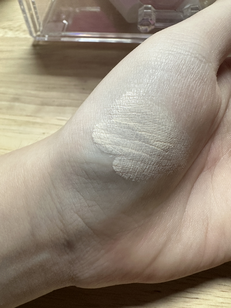 光泽遮瑕气垫 [SPF50+/PA+++] [13号 白色]的真实用户使用照片