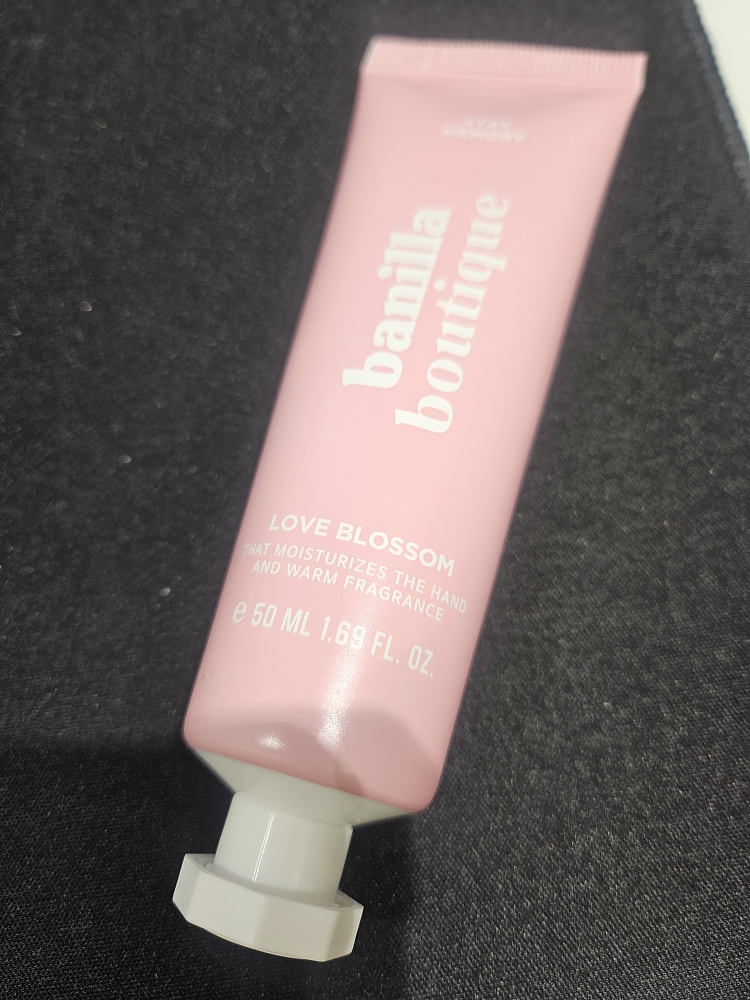 바닐라부티크 (banillaboutique) 퍼퓸 핸드크림 [러브블로썸] review image