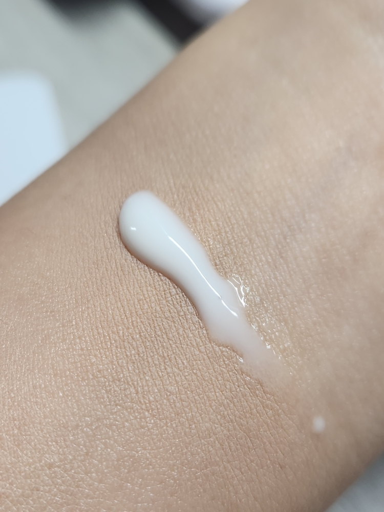 밀크터치 (MilkTouch) 서양송악 아쿠아 선크림 [SPF50+/PA++++] review image
