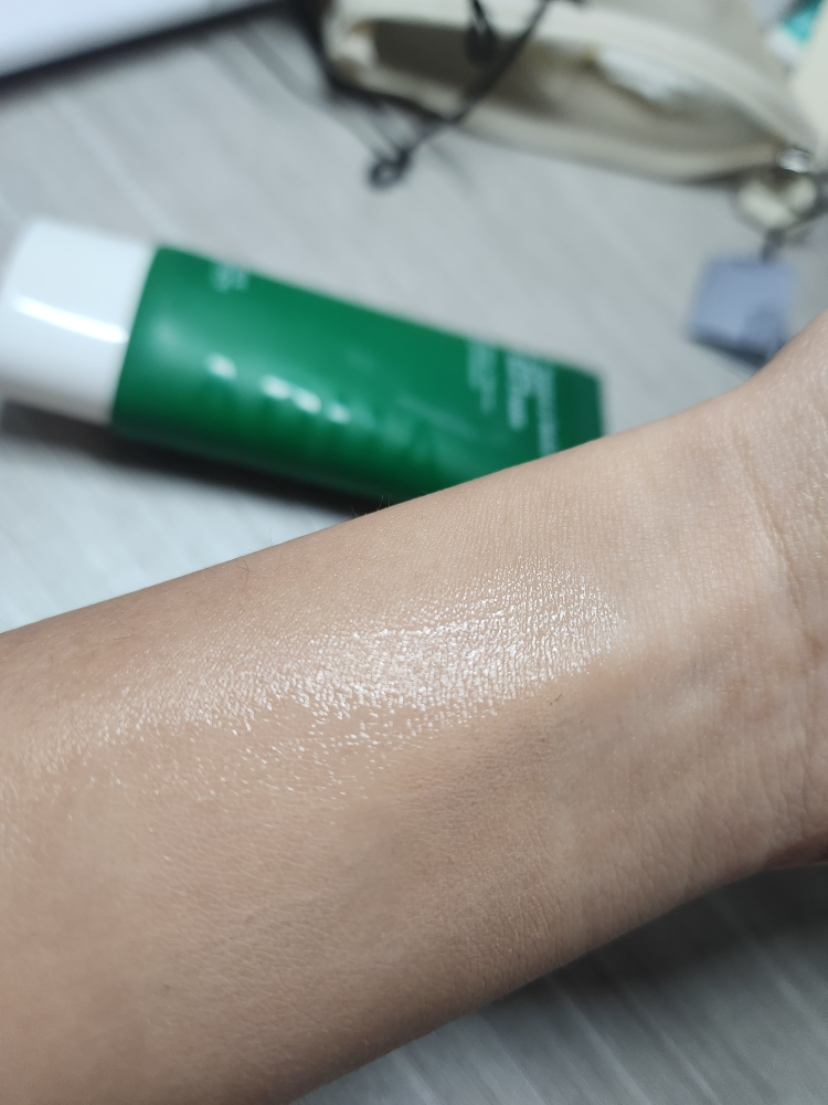 밀크터치 (MilkTouch) 서양송악 아쿠아 선크림 [SPF50+/PA++++] review image