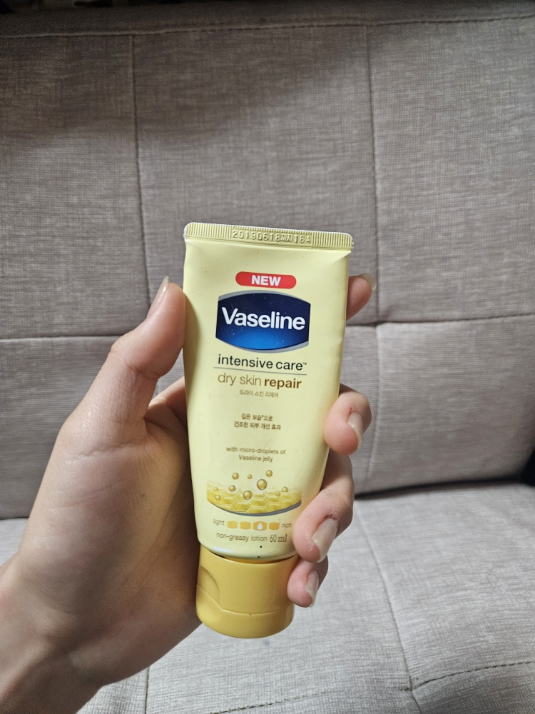 바세린 (Vaseline) (유니레버) 인텐시브 케어 로션 [드라이스킨리페어] review image