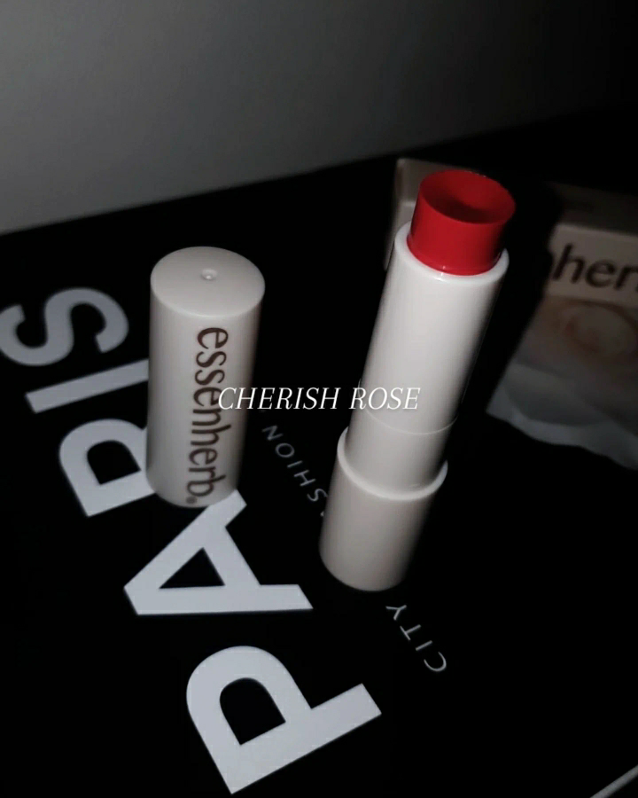 essenHERB 胡椒油精华润唇膏[樱桃玫瑰] common.review image
