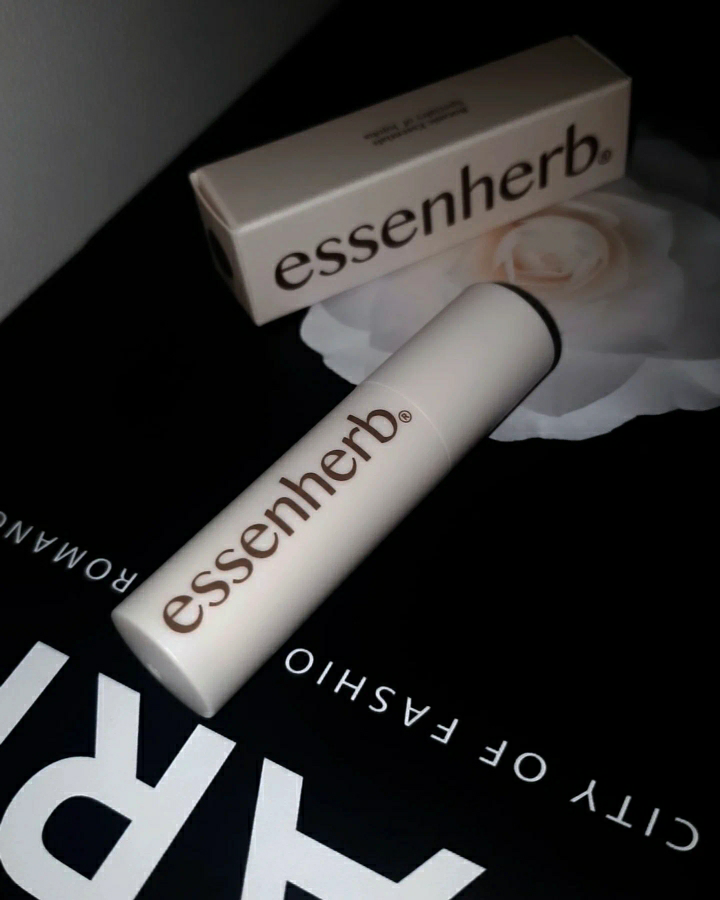 에센허브 (essenHERB) 호호바 에센셜 립 밤 [체리쉬로즈] review image