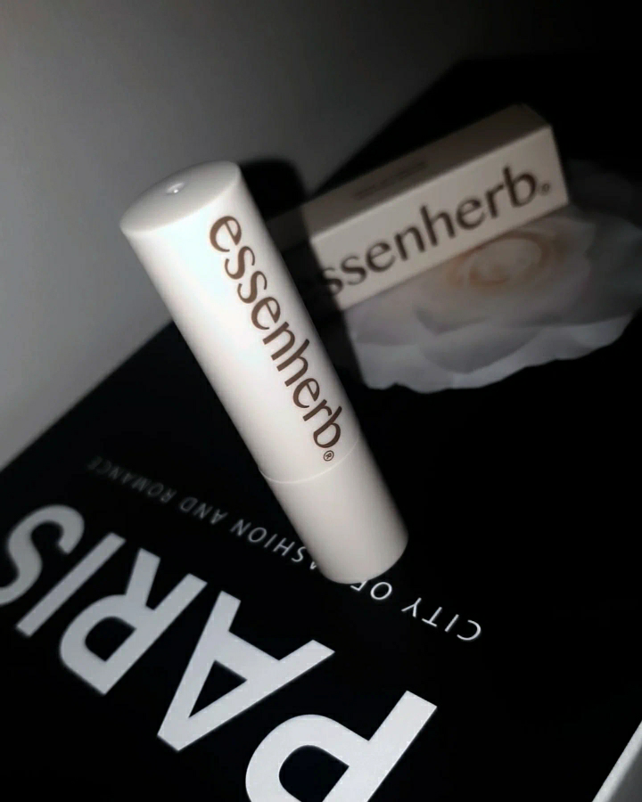 에센허브 (essenHERB) 호호바 에센셜 립 밤 [체리쉬로즈] review image