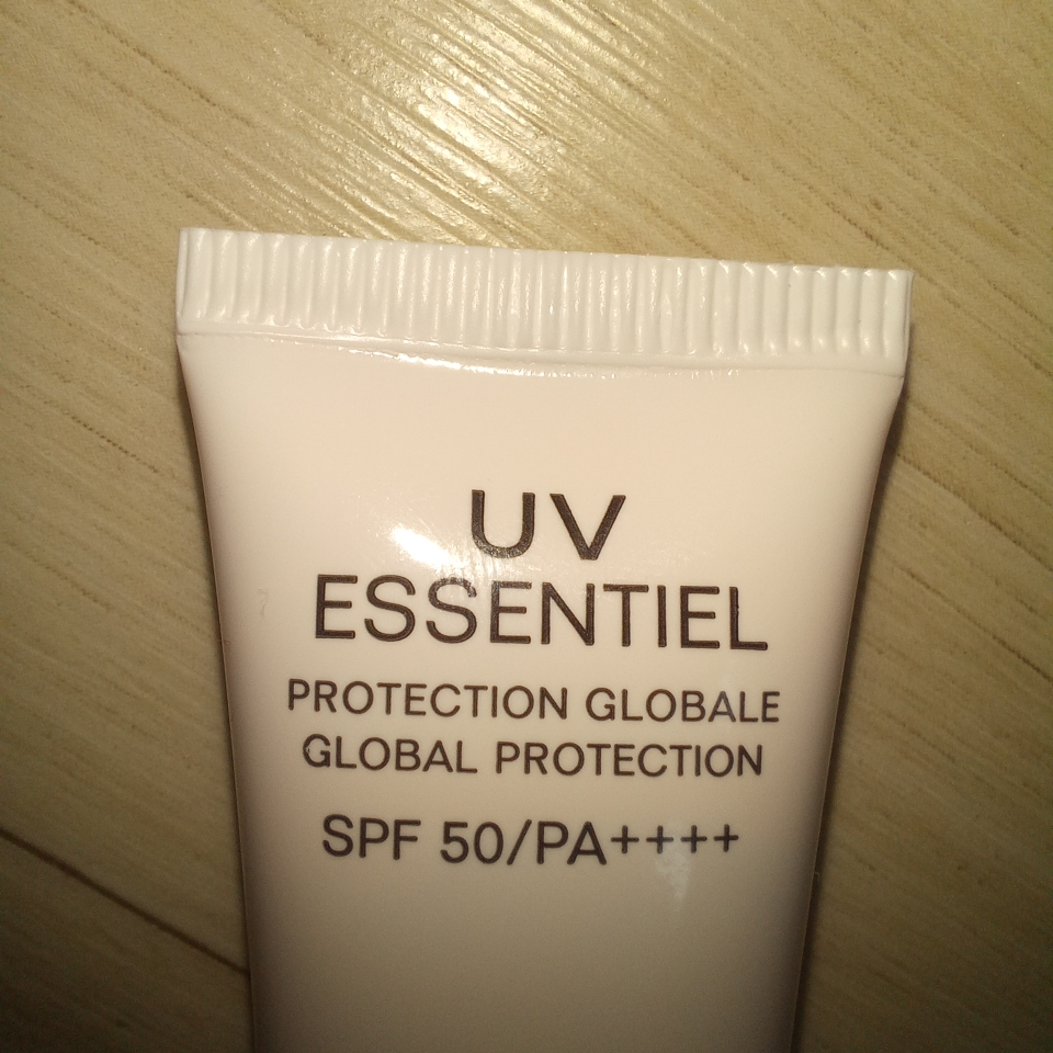 CHANEL UV Essentiel [SPF50/PA++++] Reviews | Hwahae