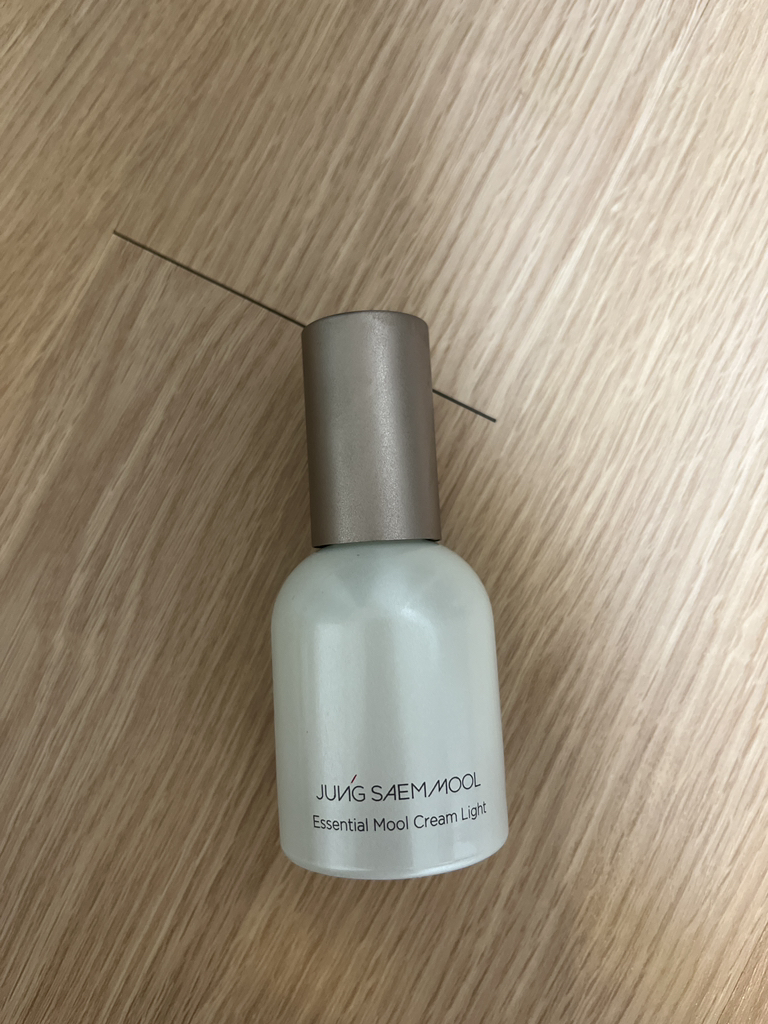 Real user review photo of Essential Mool Cream Light