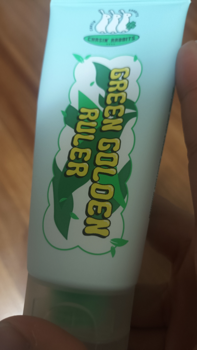 CHASIN'RABBITS Crema de rodillo dorada verde review image