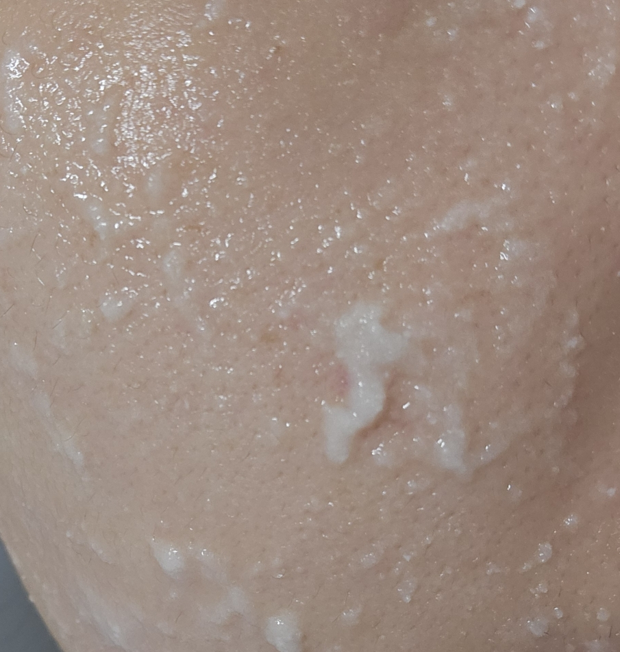 이니스프리 (INNISFREE) 청보리 고마쥬 필링 마스크 review image