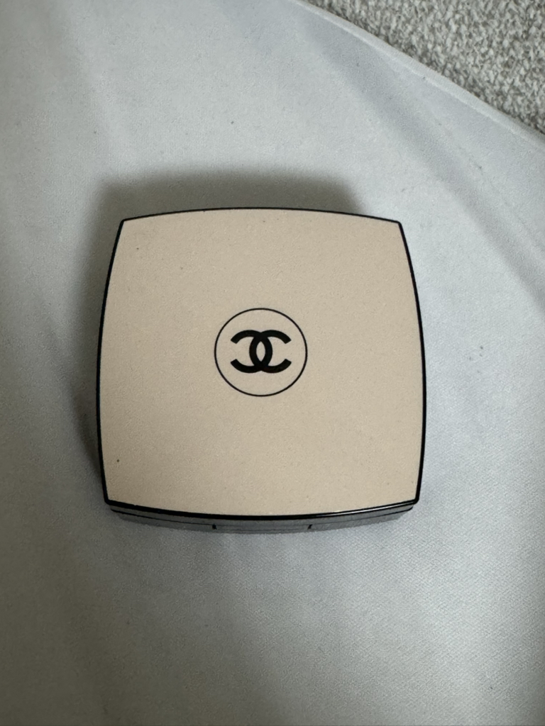 CHANEL Les Beiges Healthy Glow Gel Touch Cushion Foundation [SPF40/PA+++] [B10] review image