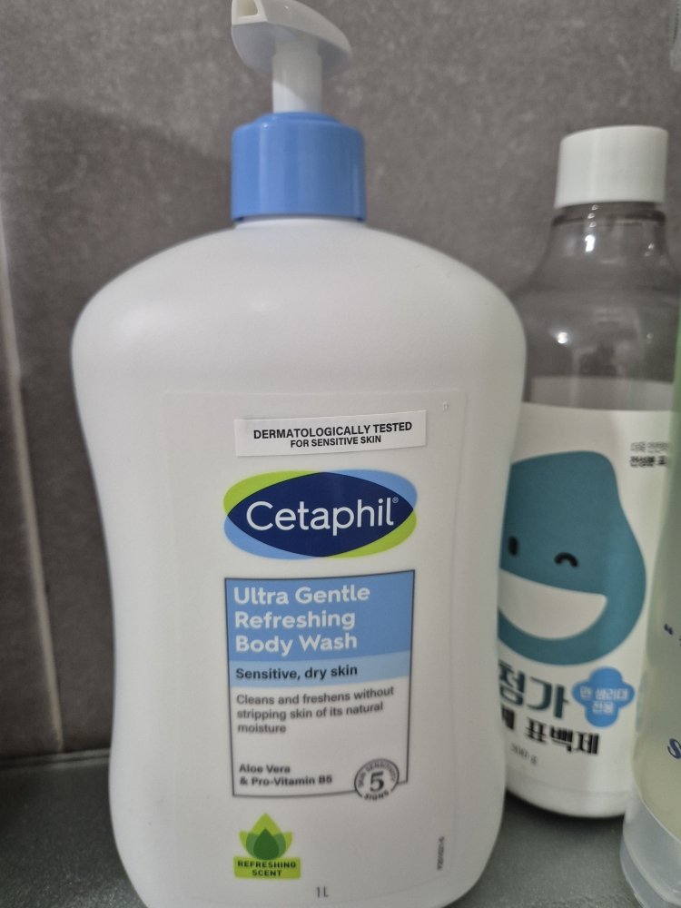Cetaphil Ultra Gentle Refreshing Body Wash review image