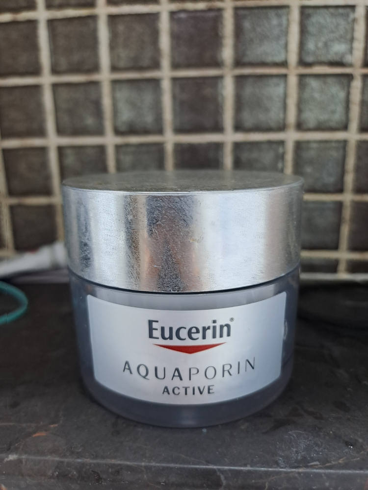 Eucerin 水通道蛋白活性轻质乳霜 common.review image