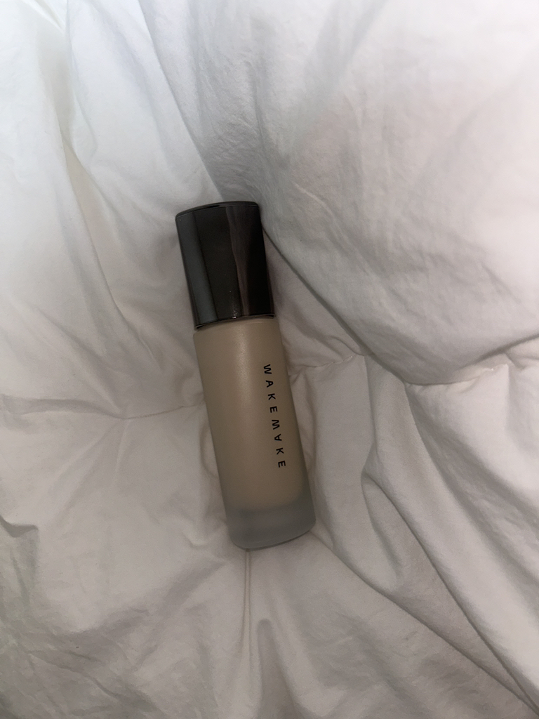 웨이크메이크 (wakemake) 블랙 허쉬 에디션 워터 벨벳 커버 파운데이션 [SPF30/PA+++] [21호 바닐라] review image
