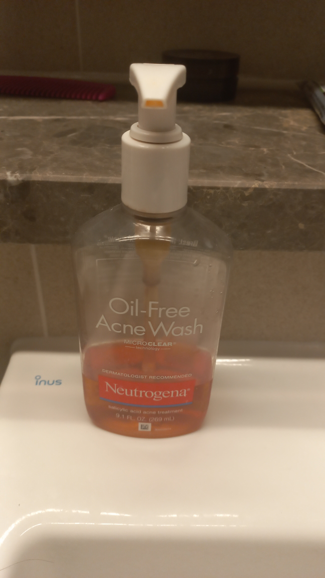 Neutrogena 无油祛痘洗面奶 common.review image