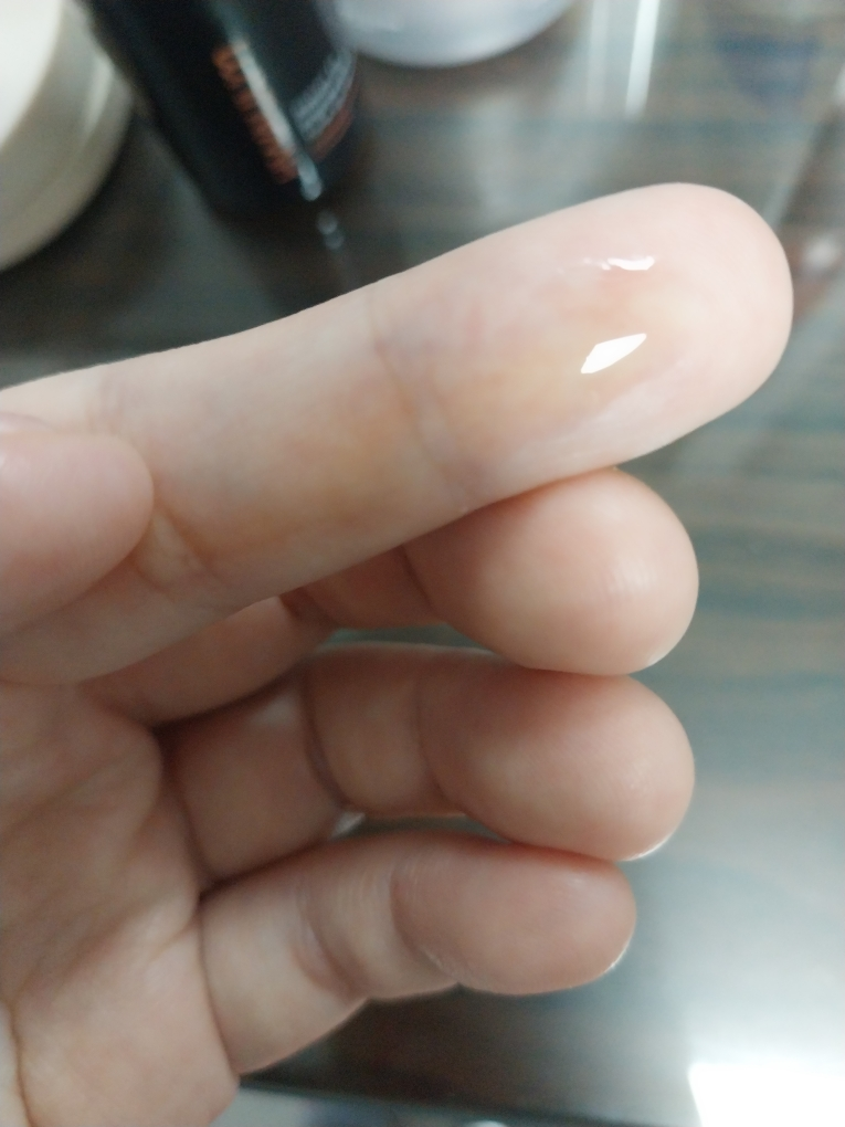 回归亮白提亮精华的真实用户使用照片