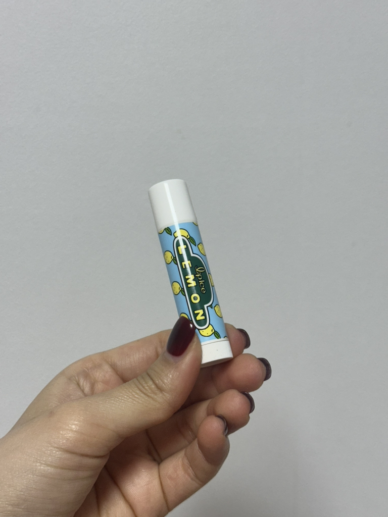 KKKIM 联名唇部冰淇淋唇膏 [SPF15] [柠檬]的真实用户使用照片