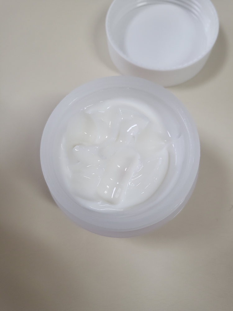 Cerabase 纯净美白霜的真实用户使用照片