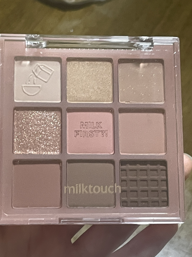 밀크터치 (MilkTouch) 톤 온 섀도우 팔레트 [01 투데이시리얼보울] review image