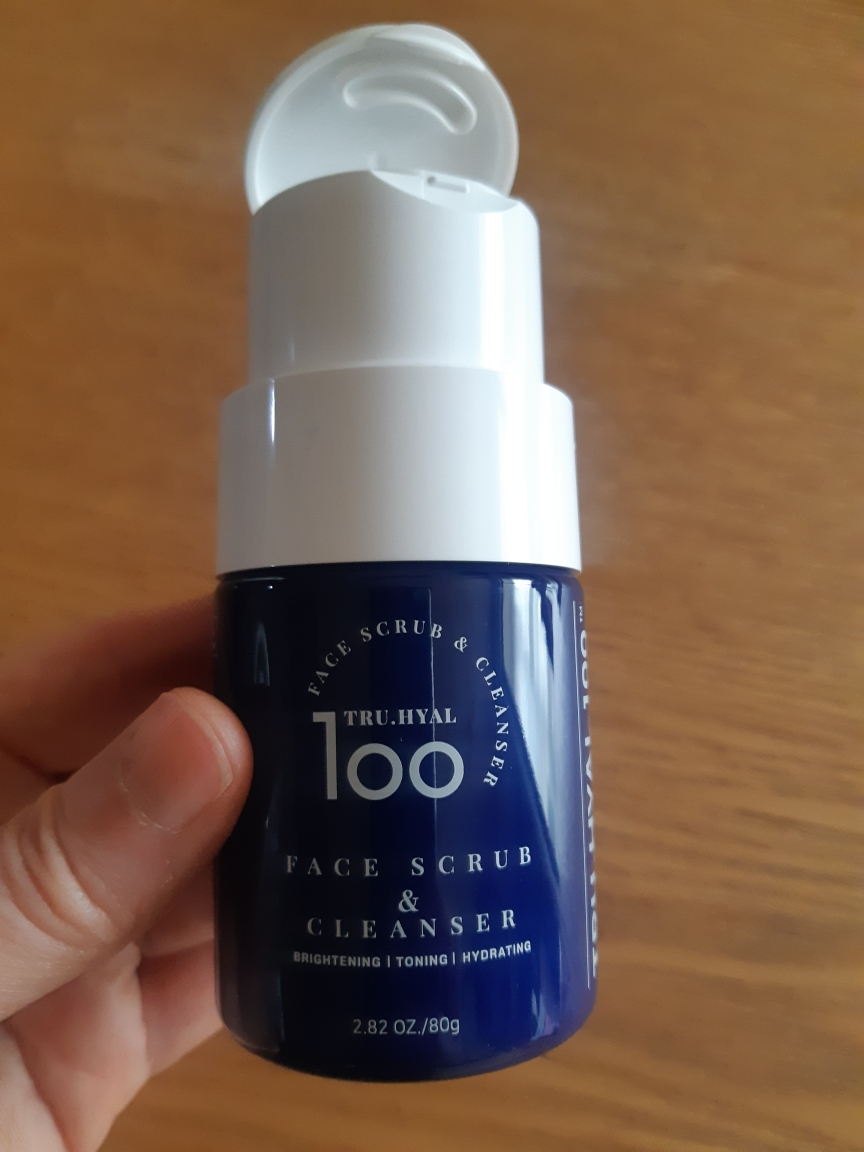 面部磨砂膏和洁面乳的真实用户使用照片